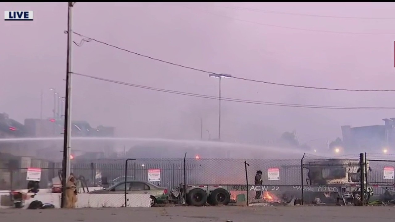 Firefighters put out fire by Oakland BART station 