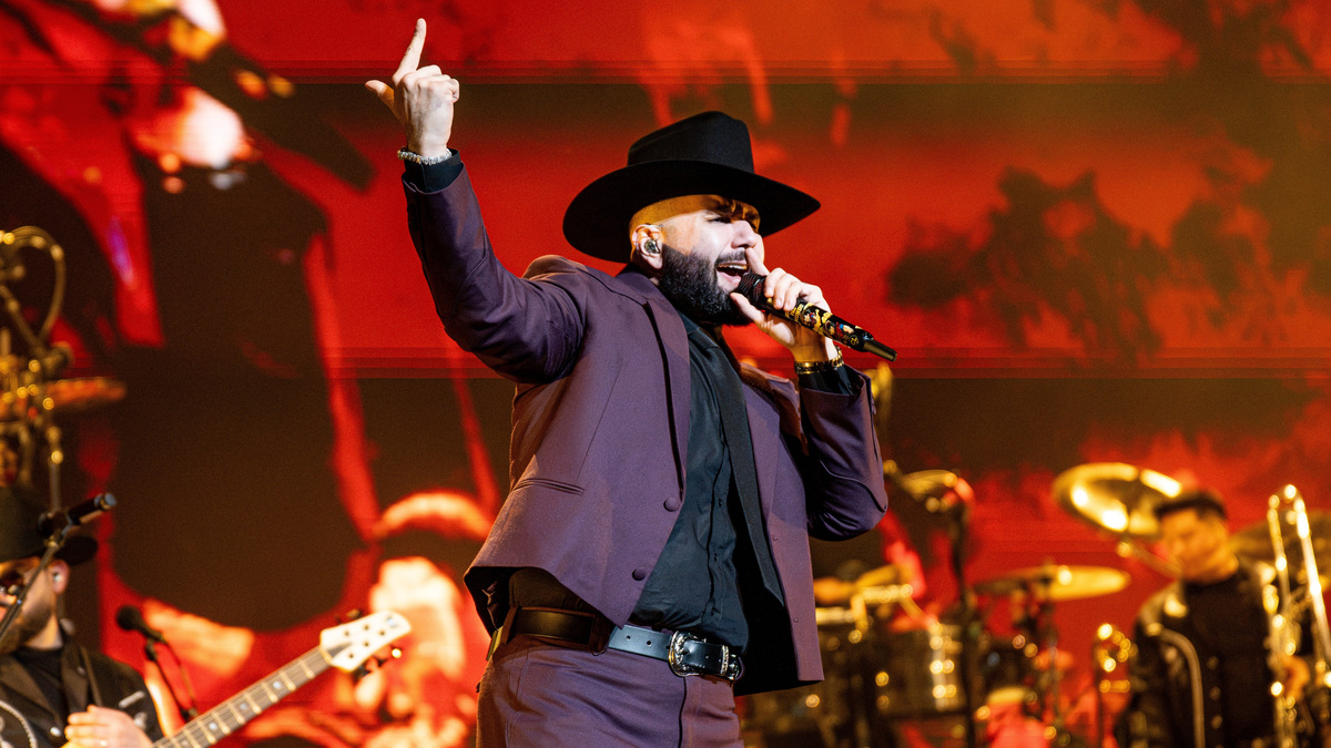 Carín León sings during a concert at Desert Diamond Arena on Sept. 25, 2026. Carín León sings during a concert at Desert Diamond Arena on Sept. 25, 2026.