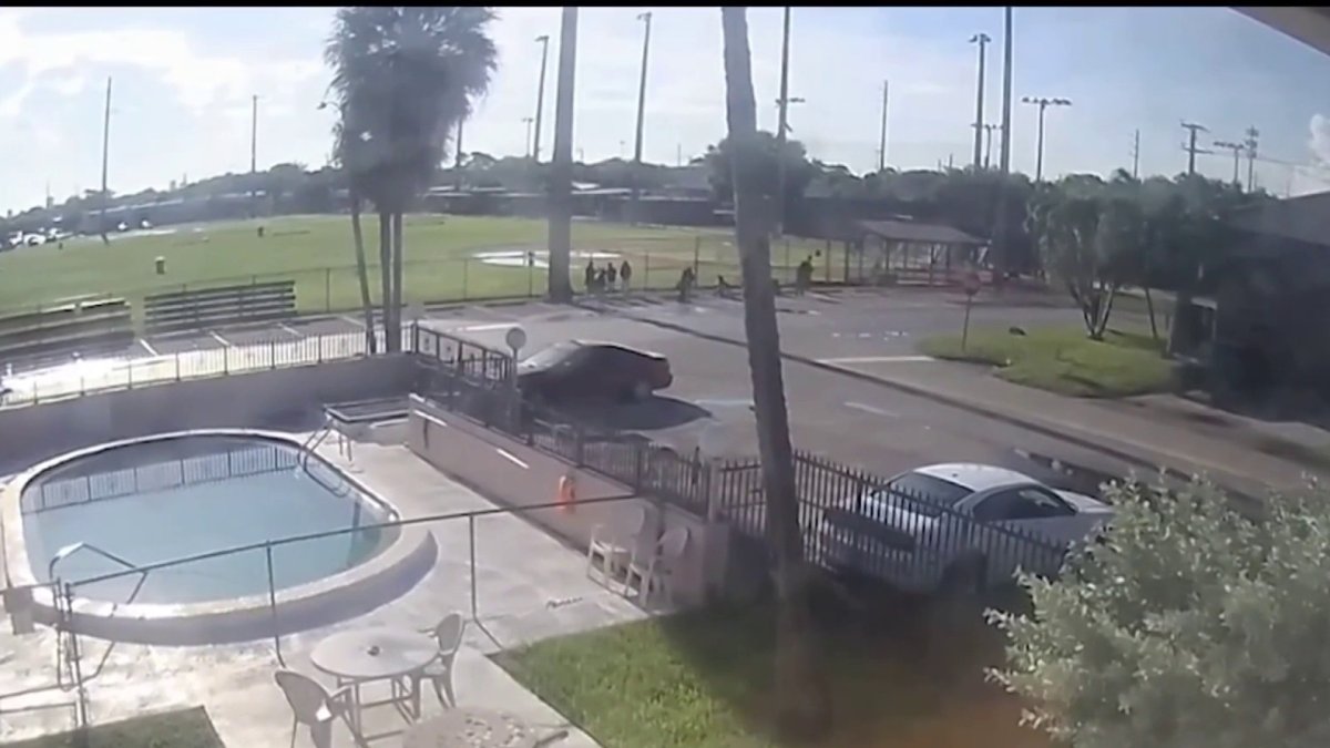School locked down after student knocked unconscious in fight in Oakland Park, BSO says – NBC 6 South Florida