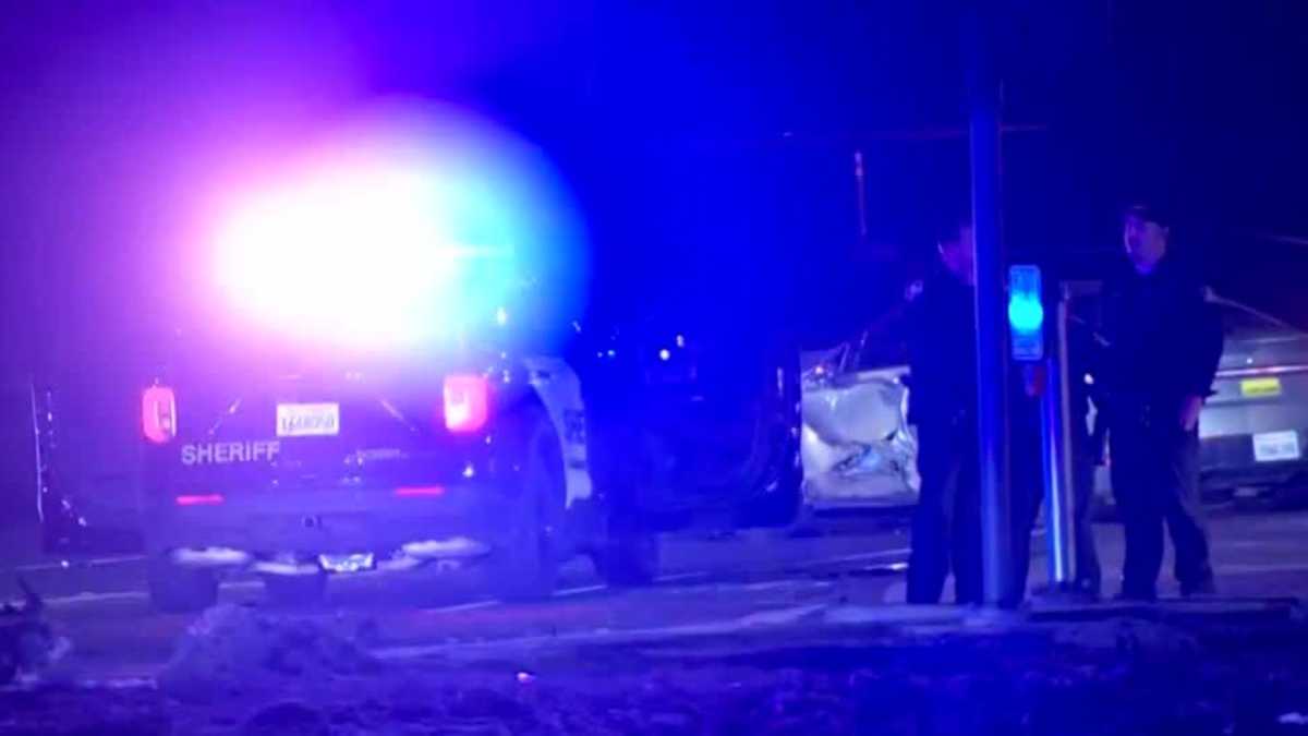 Teen leads Sacramento deputies on chase that ends in crash