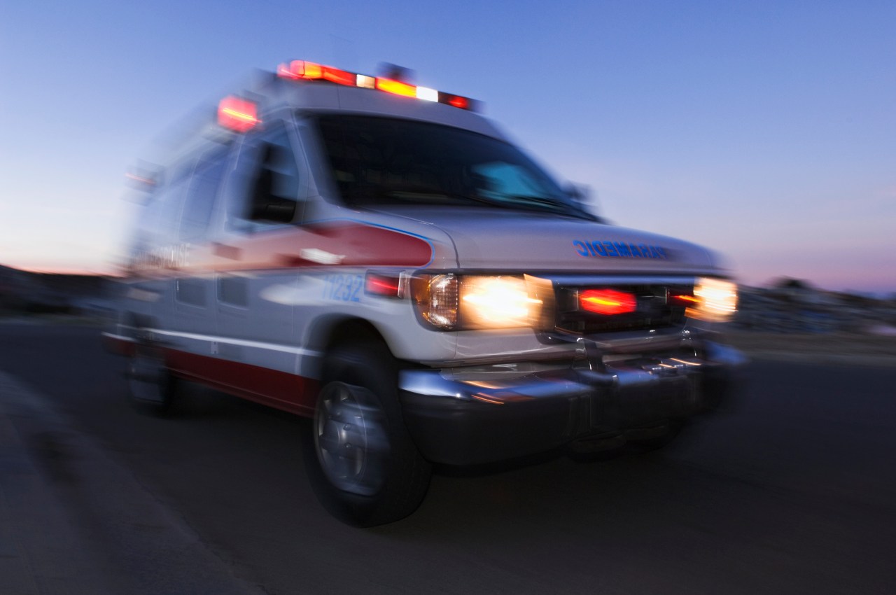 Driver dies after crashing into tree on Capital City Freeway