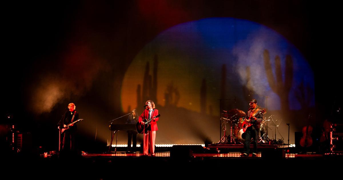 Beck crowned the king of Nob Hill during San Francisco stop of Ride Lonesome Tour | Concerts