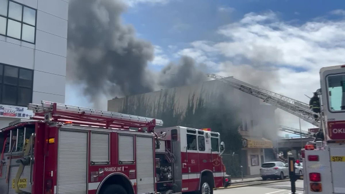 Watch: Oakland fire burns downtown buildings next to Interstate 880 – KION Central Coast
