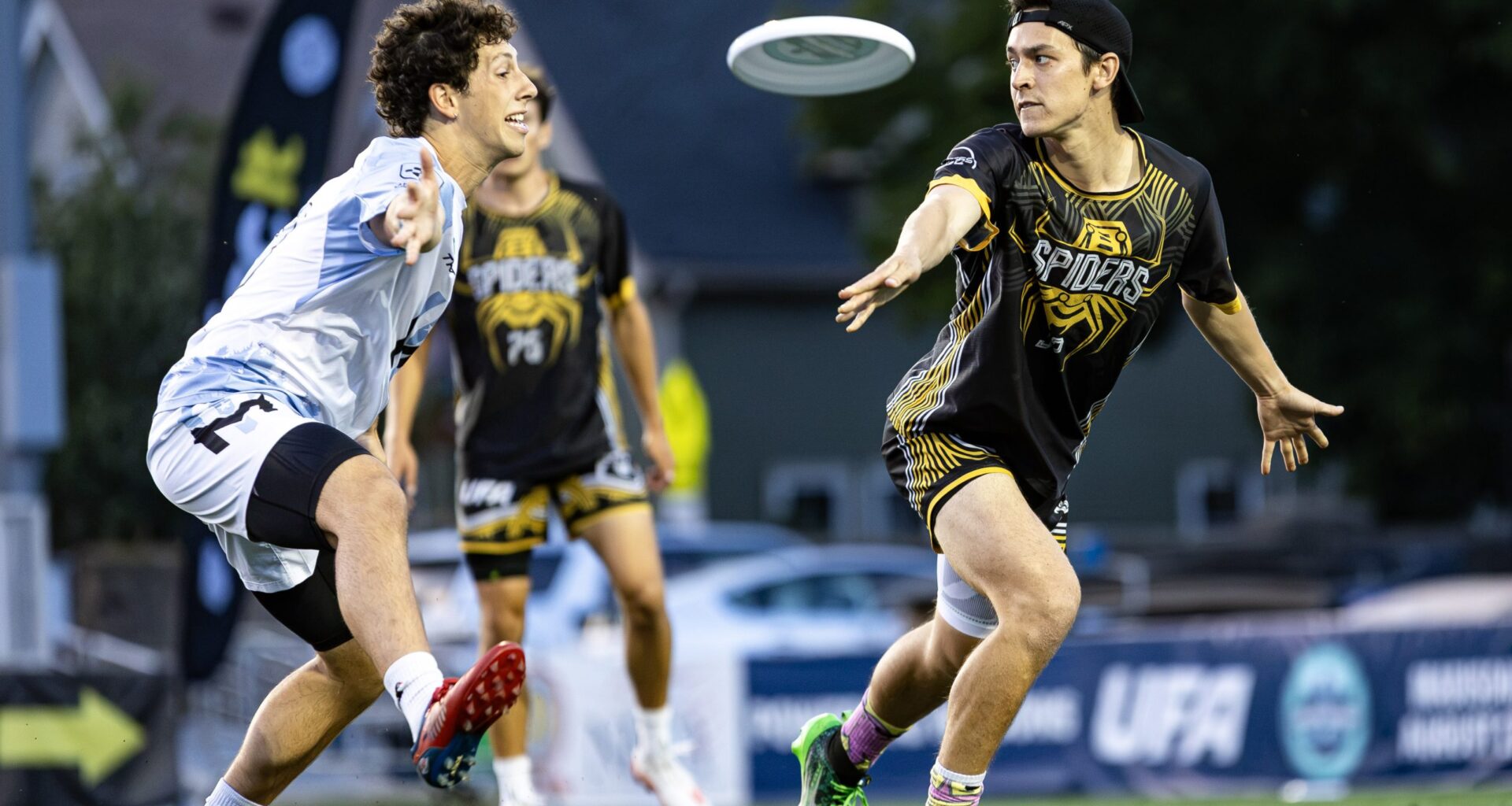 The Spiders are national ultimate champs and other Oakland sports news