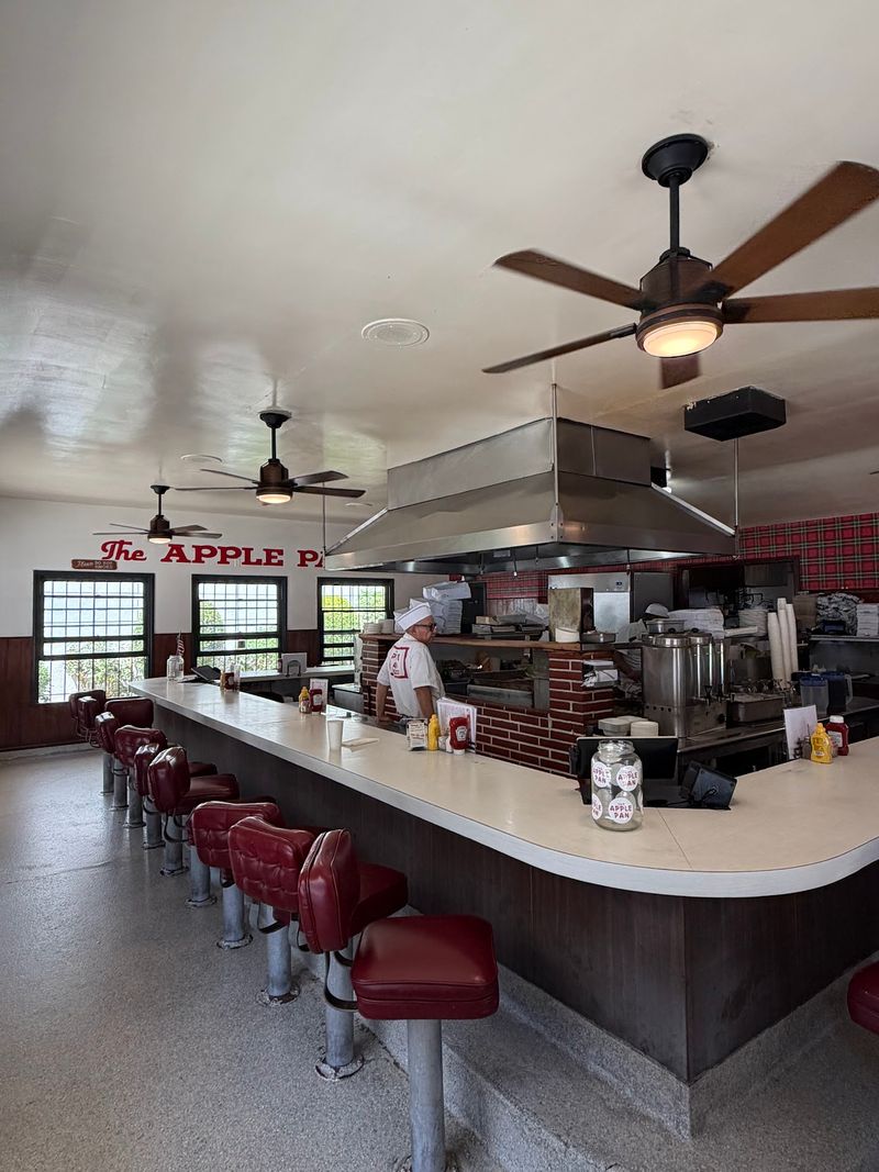 A Counter That Time Forgot on Pico Boulevard A Counter That Time Forgot on Pico Boulevard