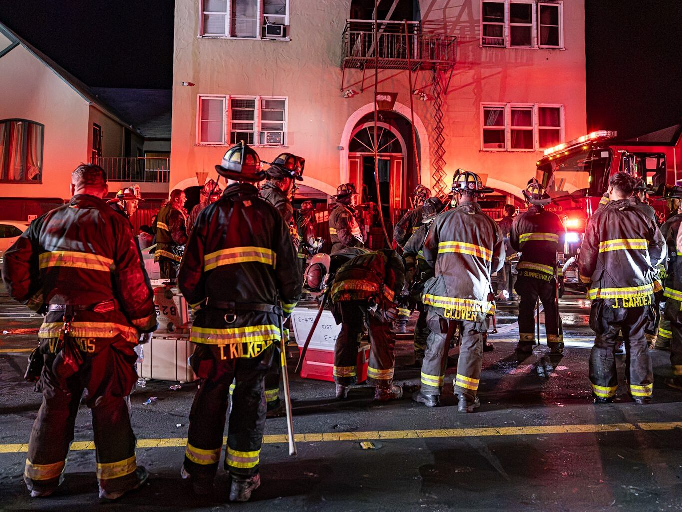 Fire at East Oakland apartment building displaces 70 tenants