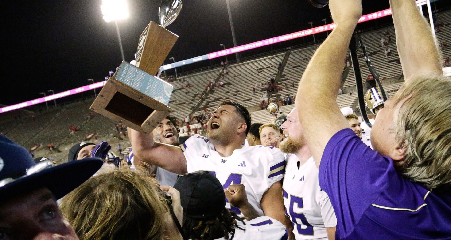 Around the Pac-12: Boise State, Texas State face top 5 matchups; Wazzu plays earliest Apple Cup
