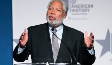 Lonnie Bunch to retire from Smithsonian leadership following clash