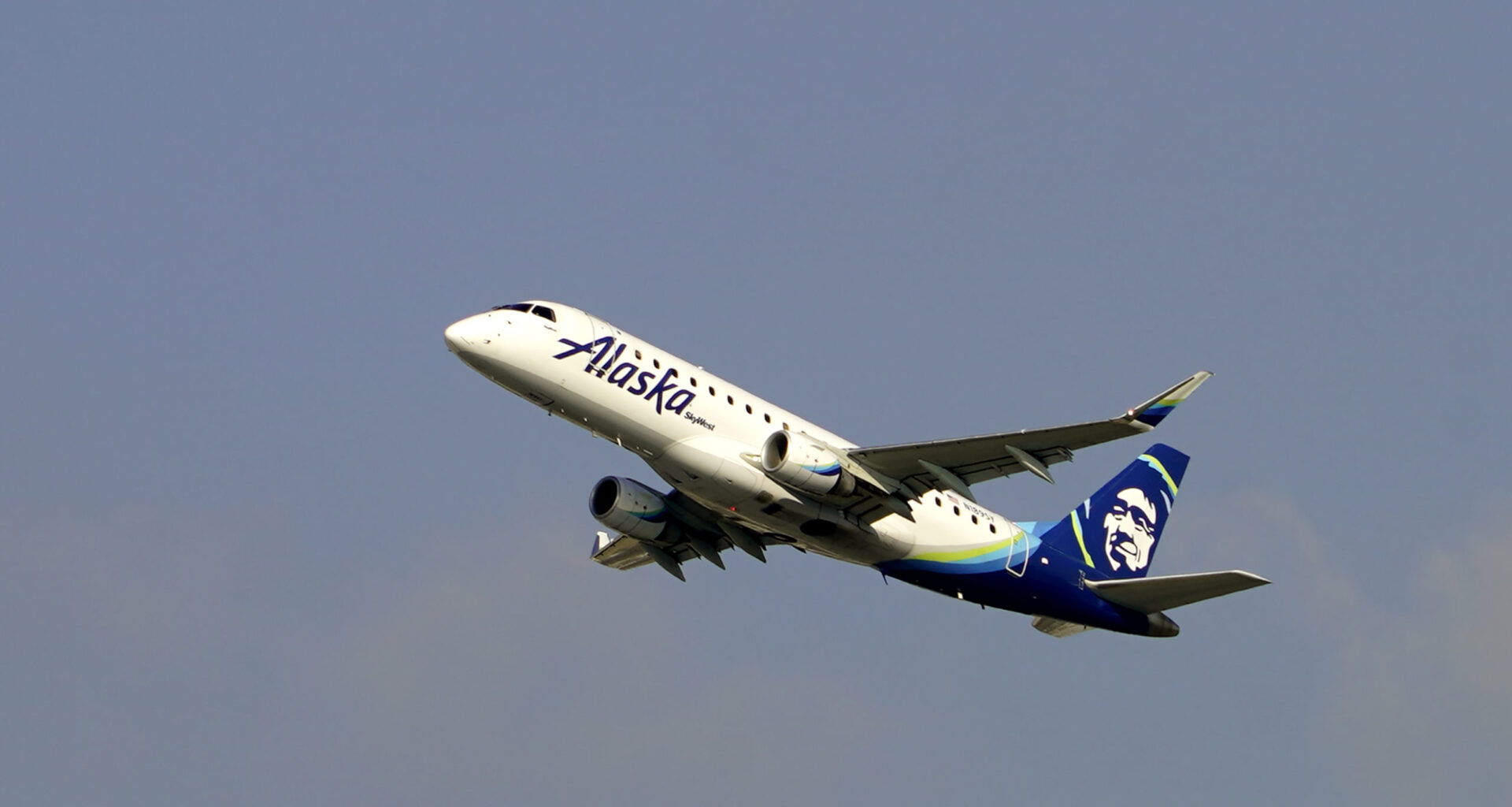 Alaska Airlines Returns to Long Beach Airport
