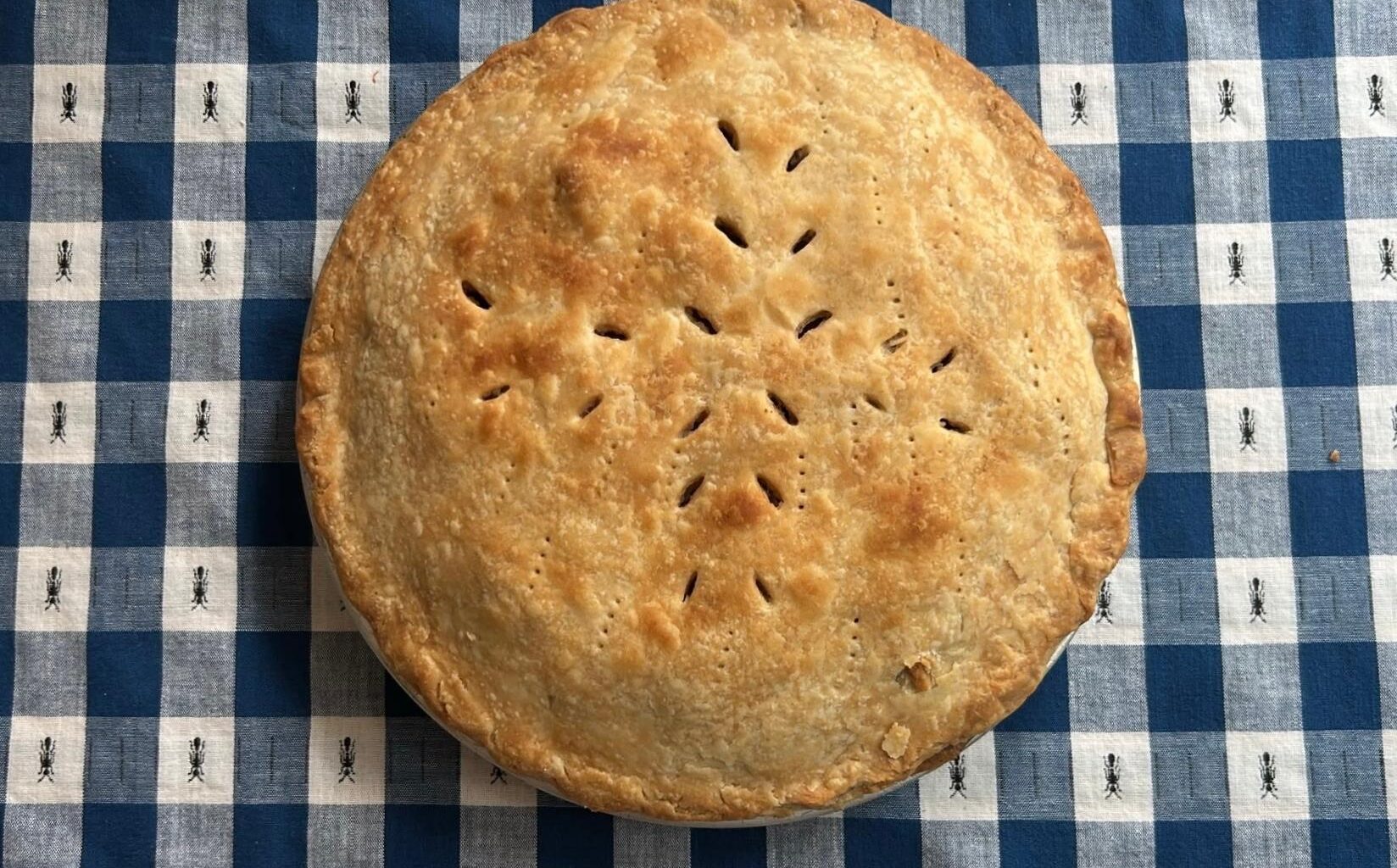 The apple pie (alongside mom) became the symbolic food of a nation