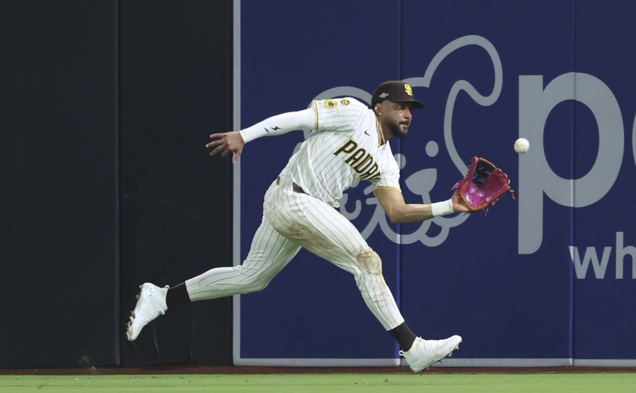 Padres right fielder Fernando Tatis Jr. catches a fly ball to retire Cubs left fielder Ian Happ in the fourth inning in Game 1 of their wild-card series on Sept. 29, 2026, in San Diego. (Brian Cassella/Chicago Tribune)