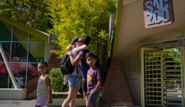 People in front of the Sacramento Zoo entrance. Photo by Denis Akbari.