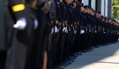 Oakland police union agrees to pay hike in tentative agreement
