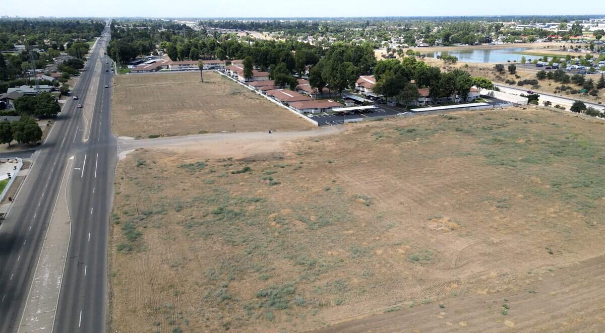 Land just northwest of Belmont and Clovis avenues where a planned 104-unit housing project featuring cottage-style homes will be located. Photographed Tuesday, Sept. 8, 2026 in Clovis.