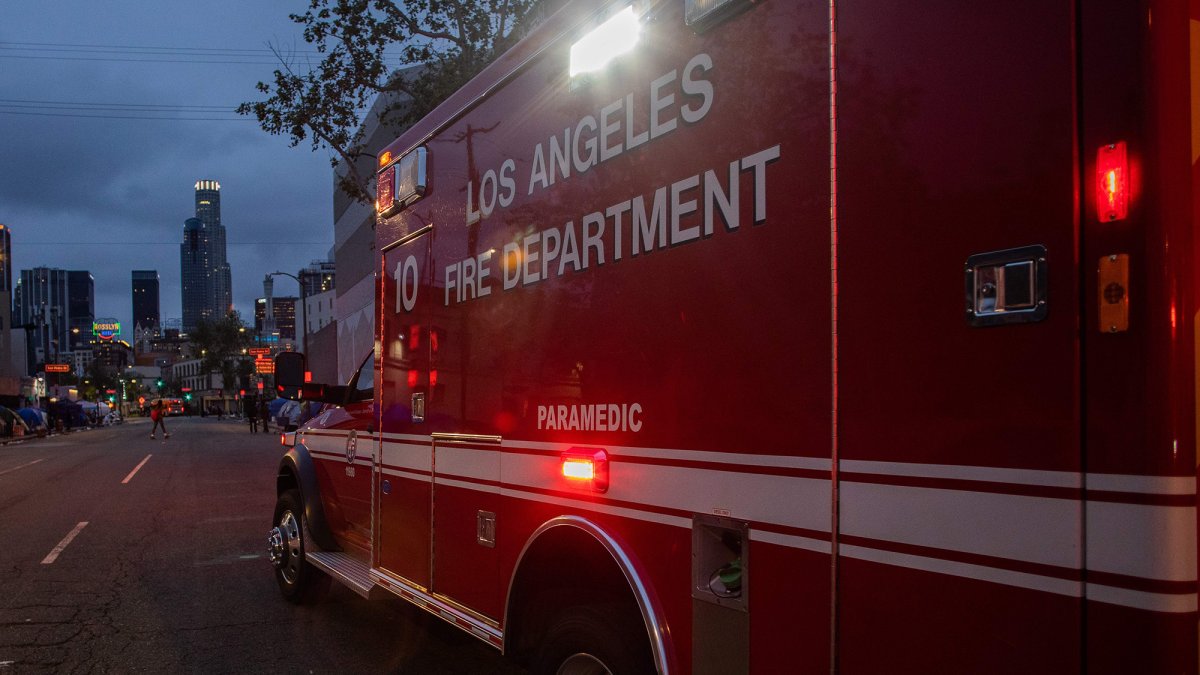 6 transported to hospitals in Encino crash – NBC Los Angeles