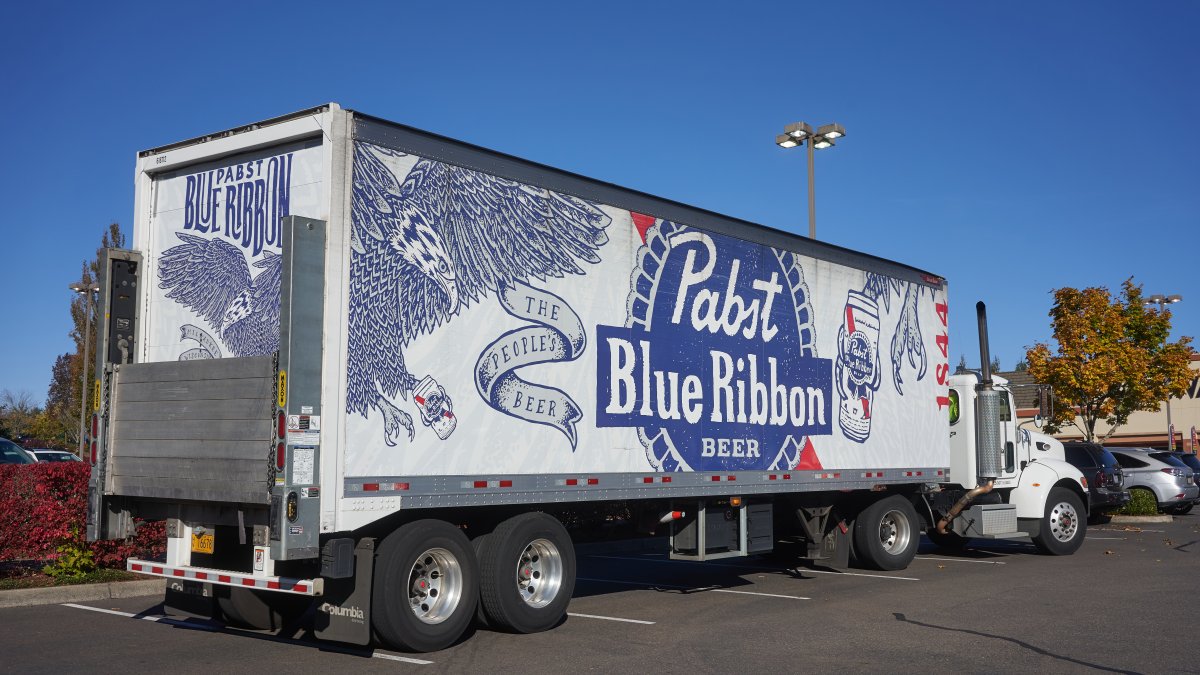Pabst Blue Ribbon offers up to $20K reward after beer stolen in cargo heist – NBC Los Angeles