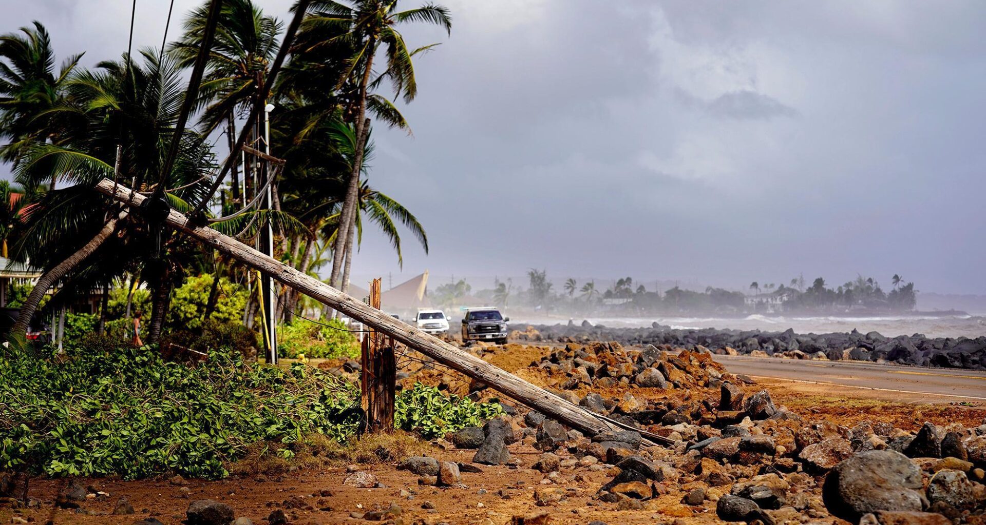 Tourists should skip Kauai amid Hurricane Lowell recovery: officials