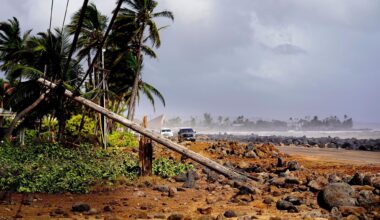 Tourists should skip Kauai amid Hurricane Lowell recovery: officials