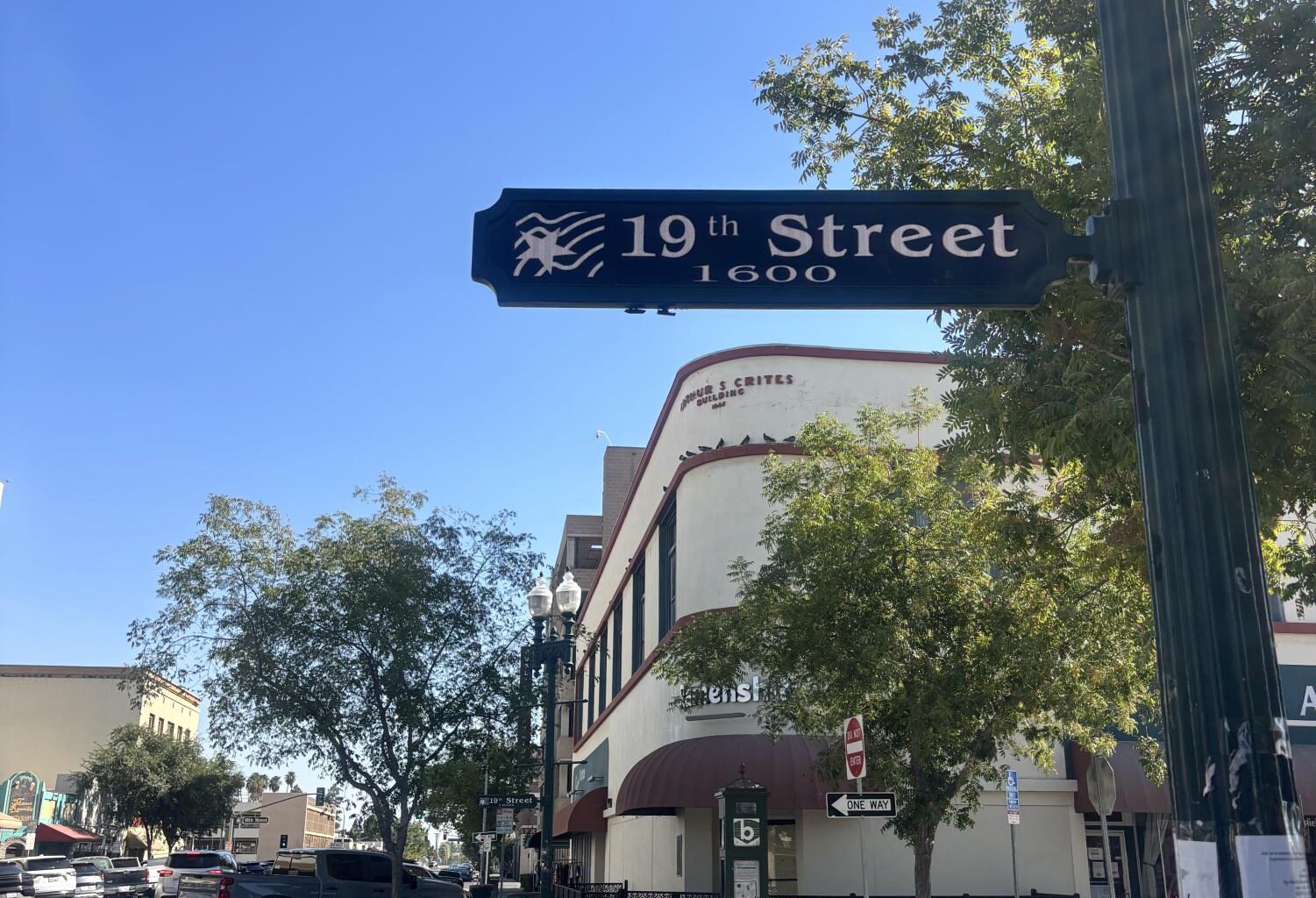 Bakersfield on a Budget - The Runner