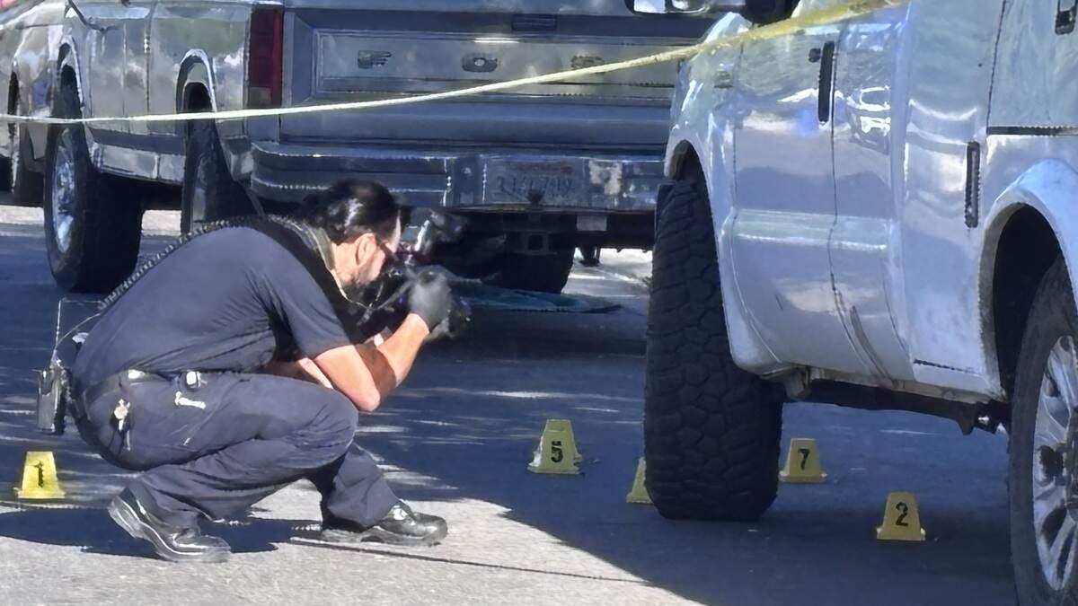 Man shot outside Fresno home; two juveniles sought