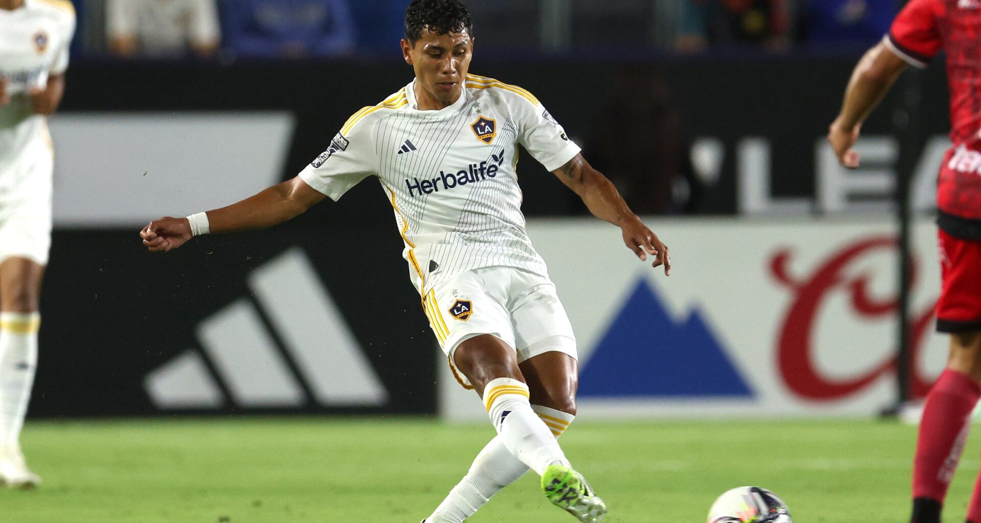Former Galaxy midfielder Edwin Cerrillo settling in with Club America