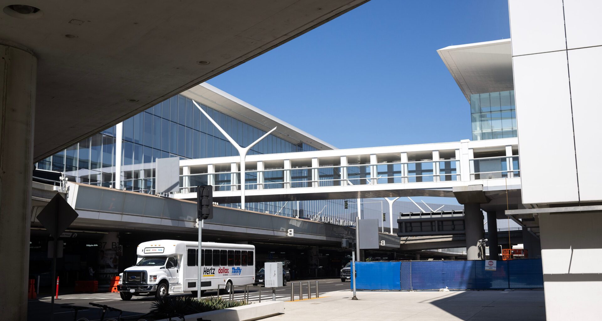 LAX, Burbank, ONT get solid ratings in new JD Power airport survey – Daily News