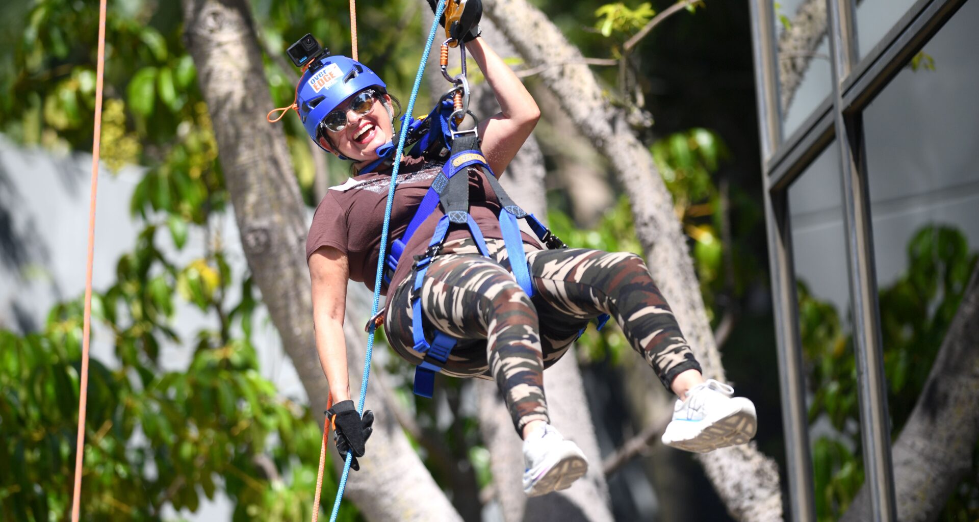 Rising to the challenge, Union Rescue Mission supporters rappel down buildings to raise funds – Daily News