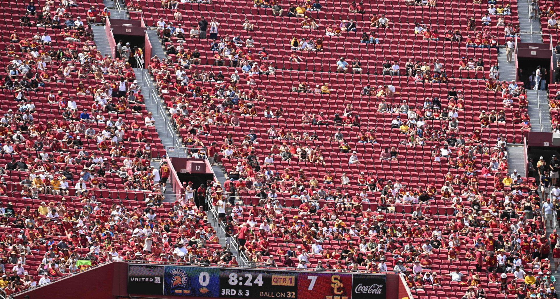 Lincoln Riley calls criticism of USC crowd a false narrative