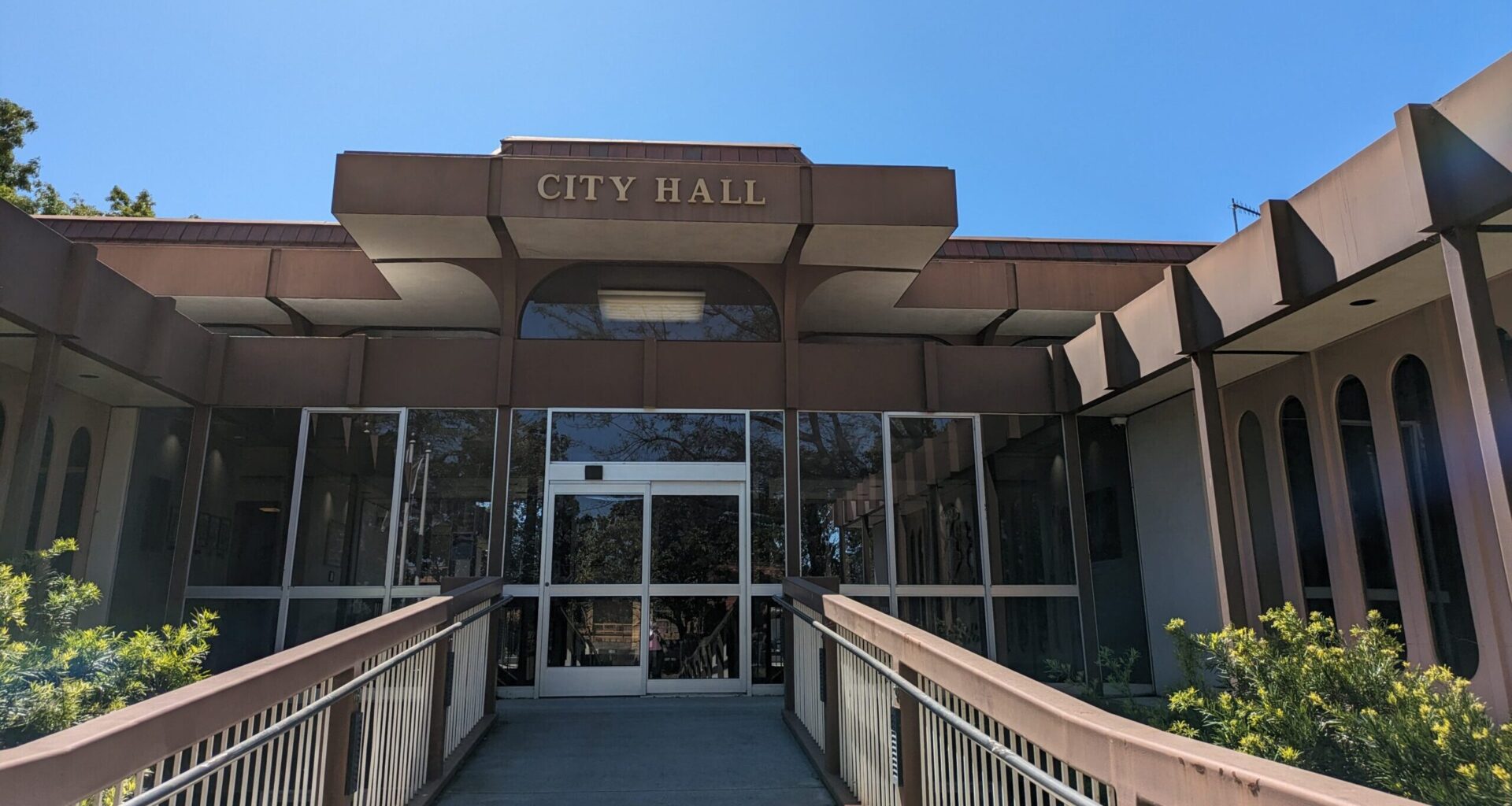 5 candidates compete for 3 Campbell City Council seats