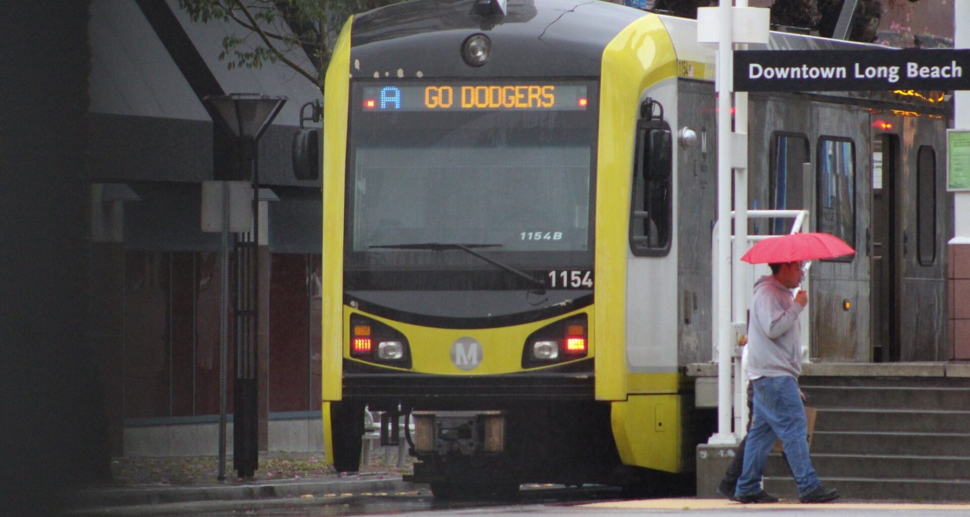 Shooting on Metro train in Long Beach prompts service disruption – Press Telegram