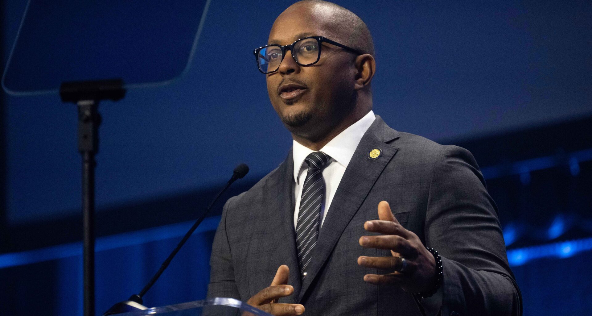 Long Beach mayor makes line-item vetoes to FY27 budget, recommends funds go to public safety – Press Telegram