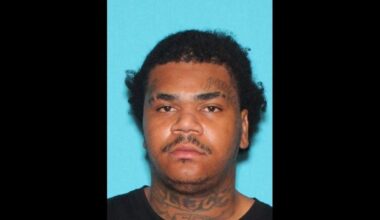 25-year-old killed after fight outside Fresno liquor store