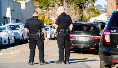 Police would get pay raises, longevity bonuses and more in new union contract