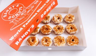 Randy’s Donuts is in full pumpkin (and pistachio) mode for fall – NBC Los Angeles