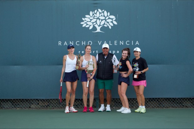 2025 Women's Division (l-r): Irina Shkov (Am) and Katrina Zheltova (Pro) (Champions); (Center) Eduardo Sanchez (Founder), Anastasia Duboshina (Am) and Hiromi Sasano (Pro) (Finalists)(Photos by Jose Arce and Siana Sanchez)