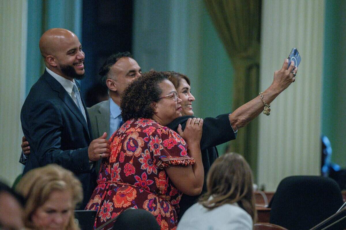 Assemblymember Isaac Bryan, D-Los Angeles, left, and Assemblymember Mia Bonta, D-Oakland, pose for a selfie during the last day of legislative session at the state Capitol in Sacramento on Monday, Aug. 31, 2026.