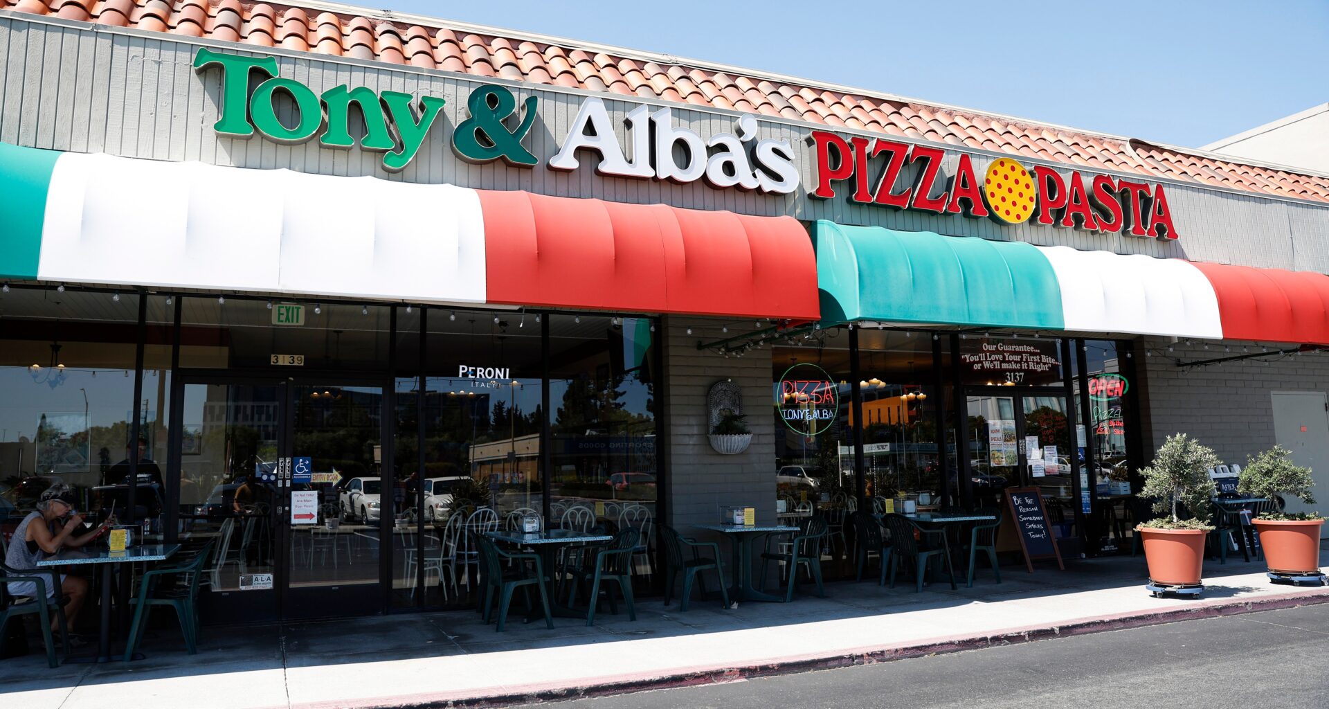For Dolly Parton Day, San Jose restaurant is making her favorite pizza