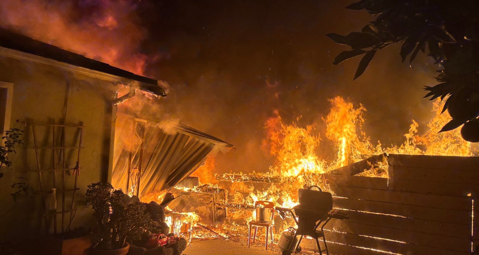 San Jose: Firefighters extinguish blaze at duplex that caused roof to collapse – The Mercury News