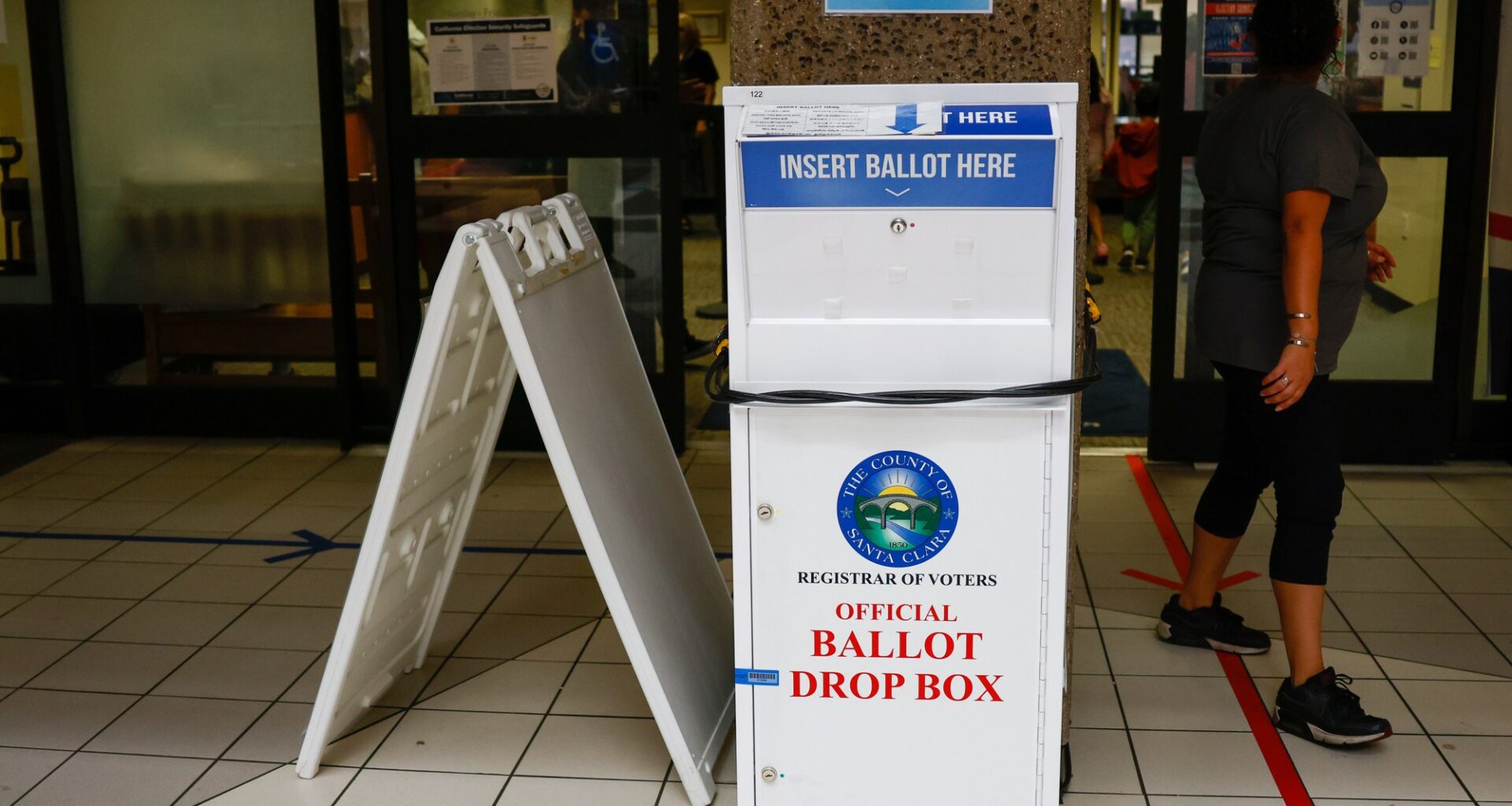 Poll: California voters back billionaire tax, measures that could block it
