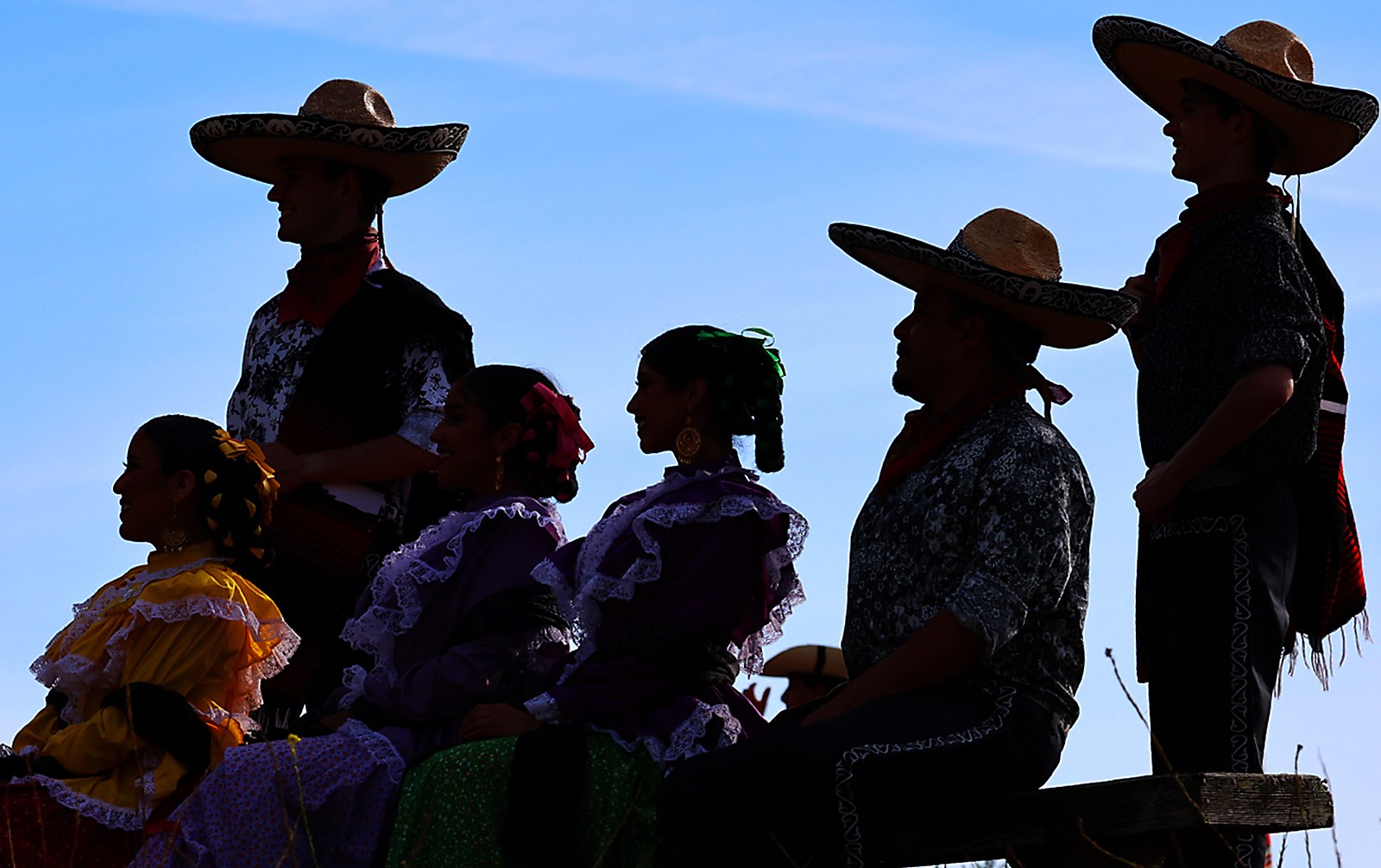 Los Lupeños de San José folklórico dancers strike a pose at UC Santa Cruz – Santa Cruz Sentinel
