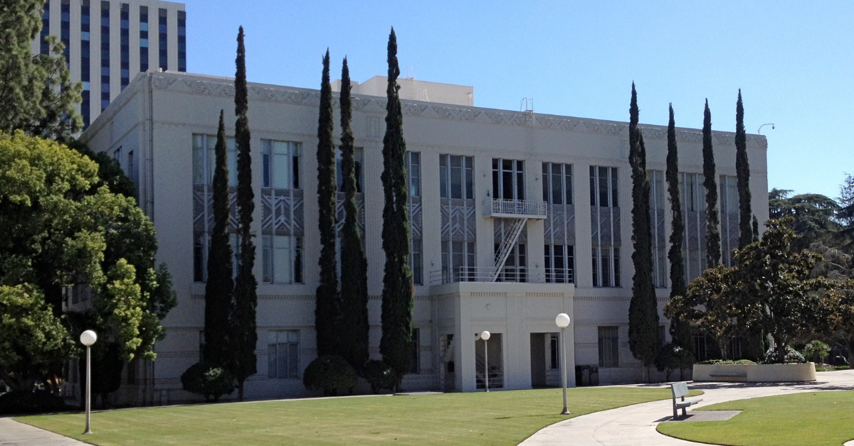 Fresno County moves forward with allowing prosecutors to carry firearms