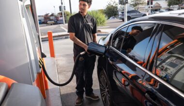 Will an early switch to winter-blend gasoline give California drivers a price break? – San Diego Union-Tribune