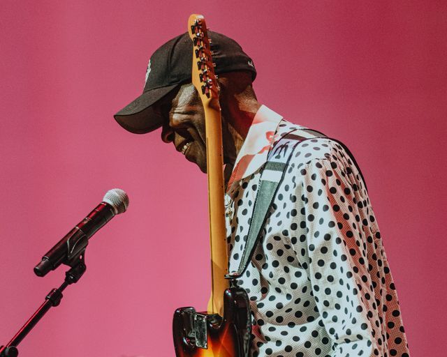 Blues legend Buddy Guy, resolutely unretired at 90, sizzled and fizzled in f-bomb-punctuated San Diego concert – San Diego Union-Tribune