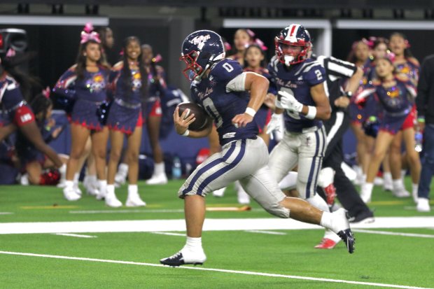 Leuzinger senior running back Journee Tonga (0) runs for a touchdown in the first half against Palos Verdes at SoFi Stadium in Inglewood on Thursday, Oct. 9, 2025. (Photo by Howard Freshman, Contributing Photographer