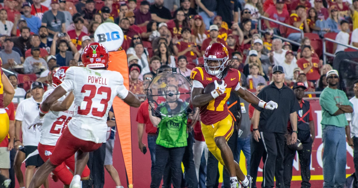 No. 14 USC shuts out Fresno State at the Coliseum’s first Friday night lights – Annenberg Media