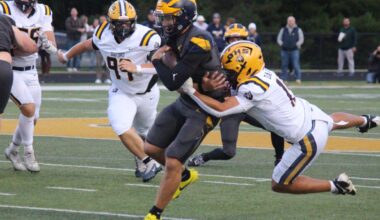Sixth-ranked Clarkston in OAA Red driver’s seat after 31-28 victory over No. 10 Oxford – The Oakland Press