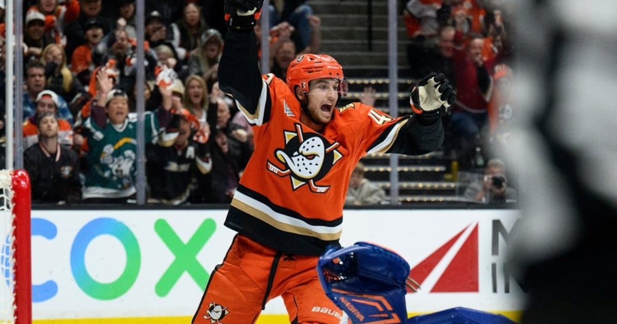 Anaheim Ducks sign forward Tim Washe to four-year contract extension