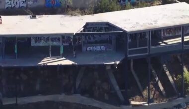Abandoned hillside home worries Studio City neighbors