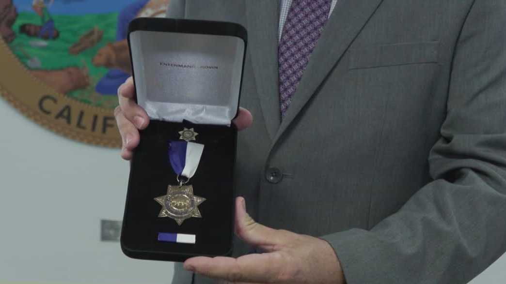 Retired officer honored with medal after deadly Highway 99 crash