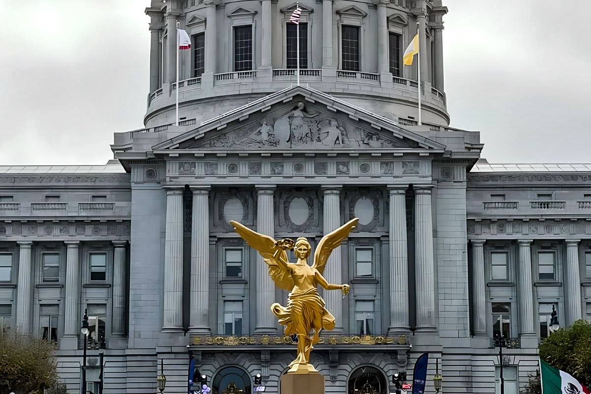The Night the Angel of Independence Spread Its Wings Over San Francisco